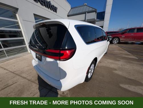 2024 Chrysler Pacifica Touring-L