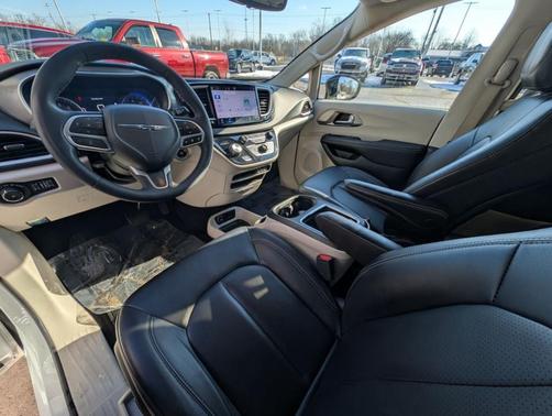 2024 Chrysler Pacifica Touring-L