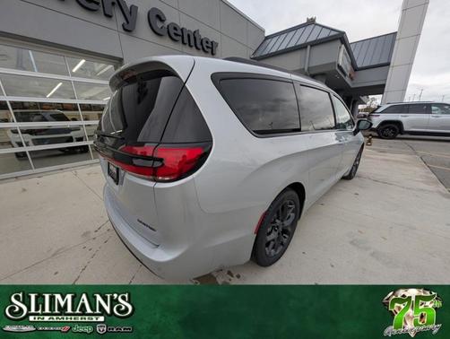 Silver Mist 2026 Chrysler Pacifica Limited