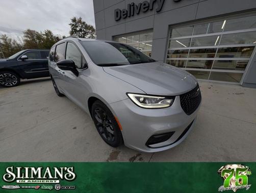 Silver Mist 2026 Chrysler Pacifica Limited