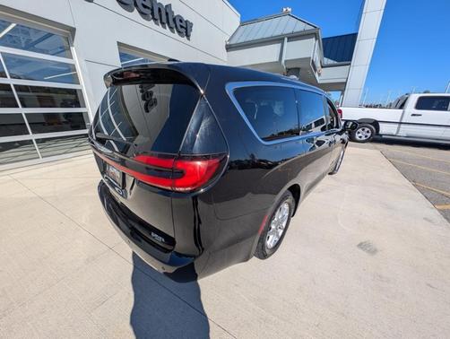 2024 Chrysler Pacifica Touring-L