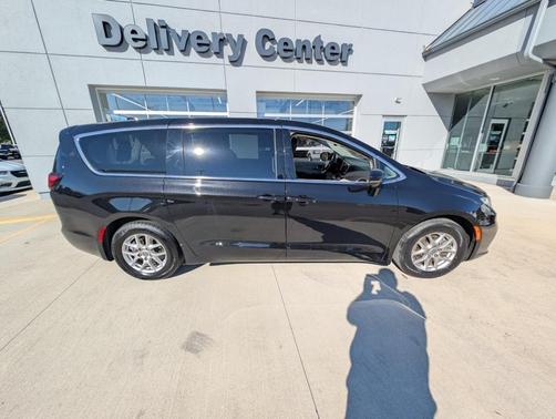 2024 Chrysler Pacifica Touring-L