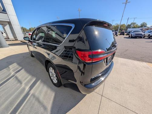 2024 Chrysler Pacifica Touring-L