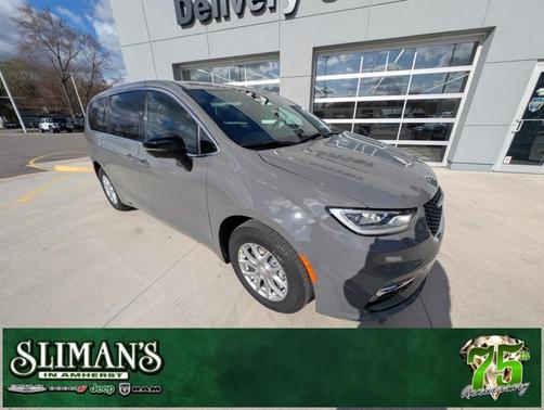 2025 Chrysler Pacifica Select