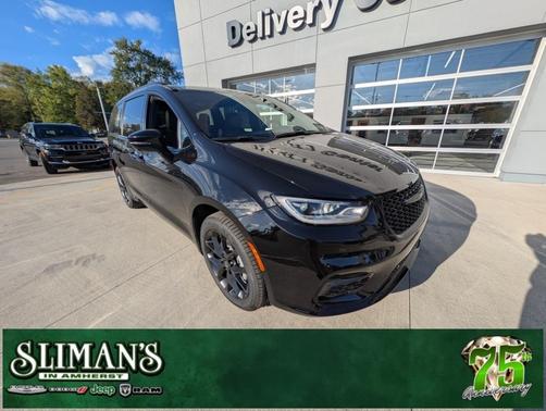 2026 Chrysler Pacifica Select AWD