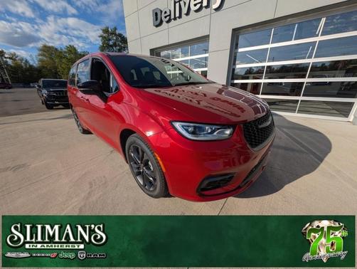 2026 Chrysler Pacifica Select