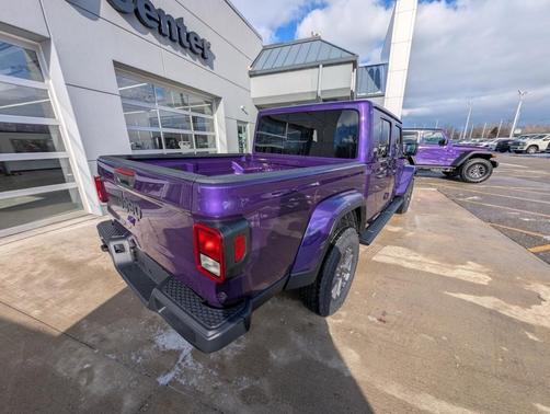 2026 Jeep Gladiator Sport