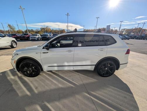 2024 Volkswagen Tiguan 2.0T SE R-Line Black