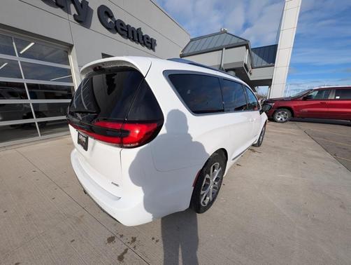 2026 Chrysler Pacifica Pinnacle AWD