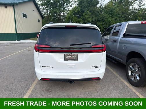 Bright White Clearcoat 2026 Chrysler Pacifica Limited