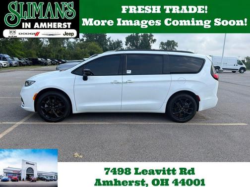 Bright White Clearcoat 2026 Chrysler Pacifica Limited