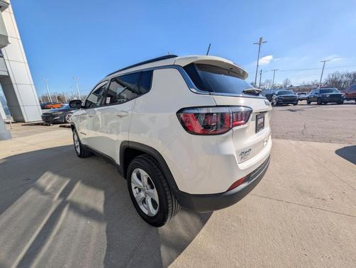 White Clearcoat 2019 Jeep Compass Latitude
