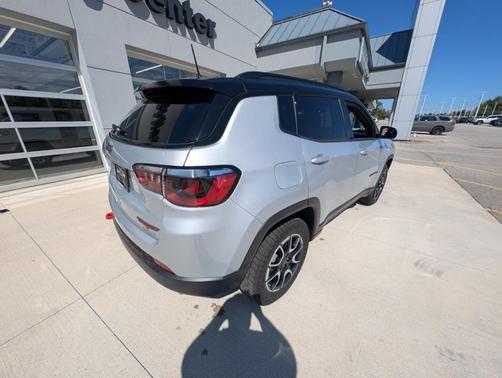 2025 Jeep Compass Trailhawk