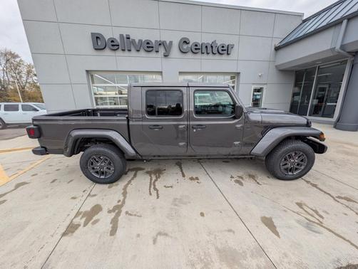 2026 Jeep Gladiator Sport