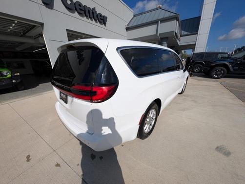 2024 Chrysler Pacifica Touring-L