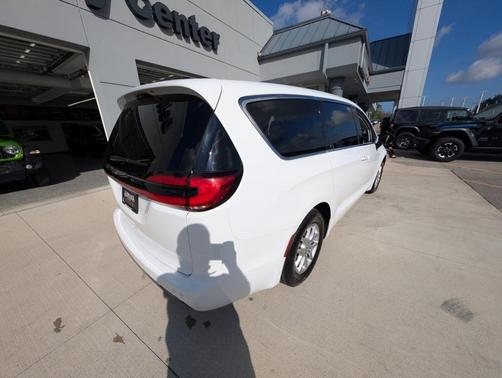 2024 Chrysler Pacifica Touring-L