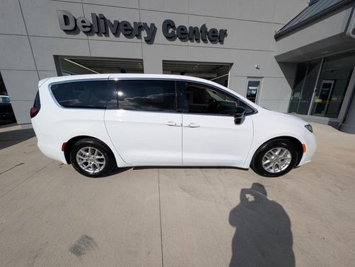 2024 Chrysler Pacifica Touring-L
