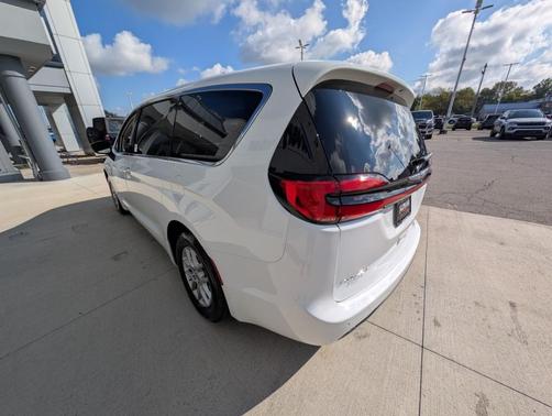 2024 Chrysler Pacifica Touring-L