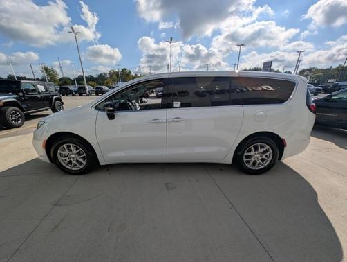 2024 Chrysler Pacifica Touring-L