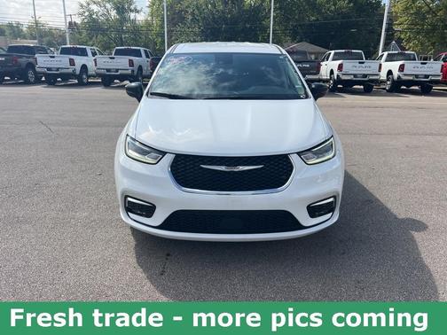 2024 Chrysler Pacifica Touring-L