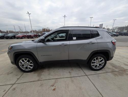 2022 Jeep Compass Latitude Lux
