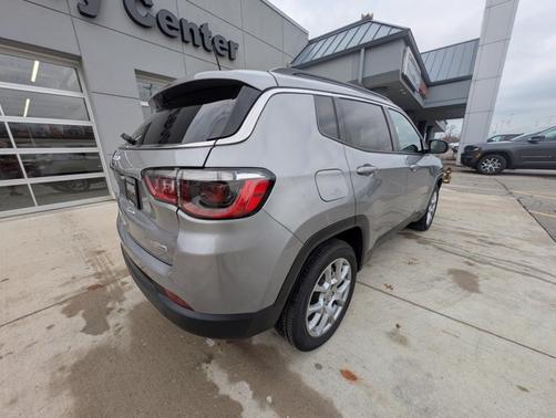 2022 Jeep Compass Latitude Lux
