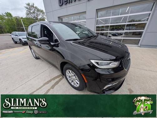 2025 Chrysler Pacifica Select