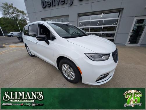 2025 Chrysler Pacifica Select