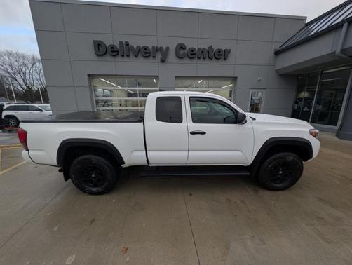 2022 Toyota Tacoma SR