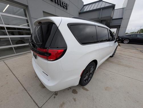 2025 Chrysler Pacifica Limited
