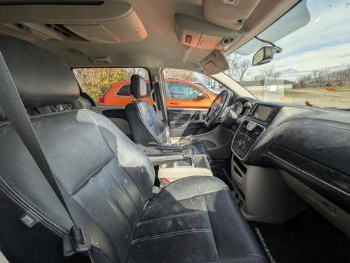 2013 Chrysler Town & Country Touring