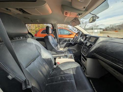 2013 Chrysler Town & Country Touring