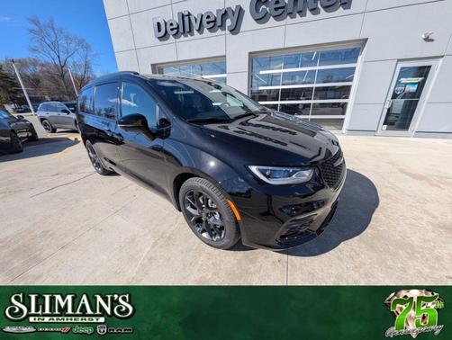 Diamond Black 2026 Chrysler Pacifica Limited