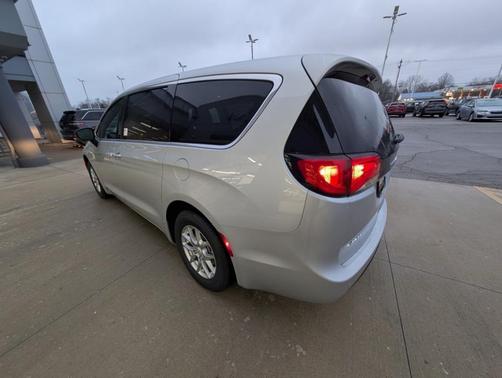 2026 Chrysler Voyager LX