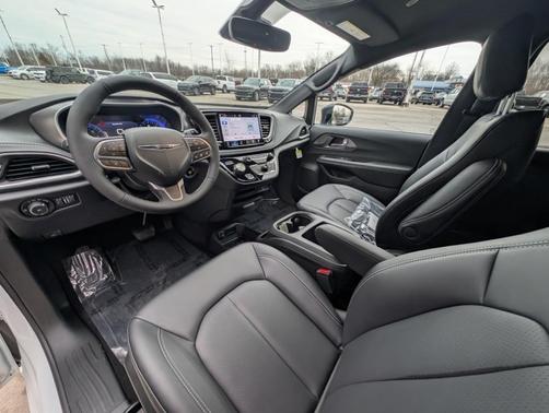 2026 Chrysler Pacifica Select AWD