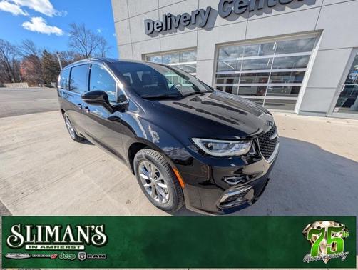 2026 Chrysler Pacifica Select AWD