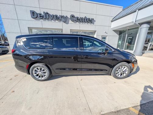 2026 Chrysler Pacifica Select AWD