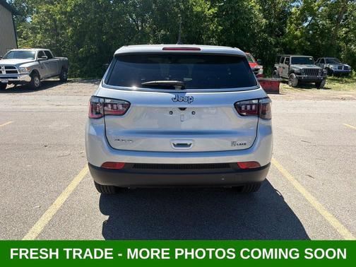 Silver Zynith 2025 Jeep Compass Sport