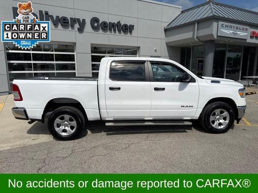 Bright White Clearcoat 2024 RAM 1500 Big Horn/Lone Star