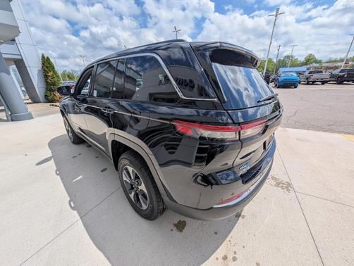 2025 Jeep Grand Cherokee 4xe Base