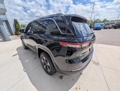 2025 Jeep Grand Cherokee 4xe Base
