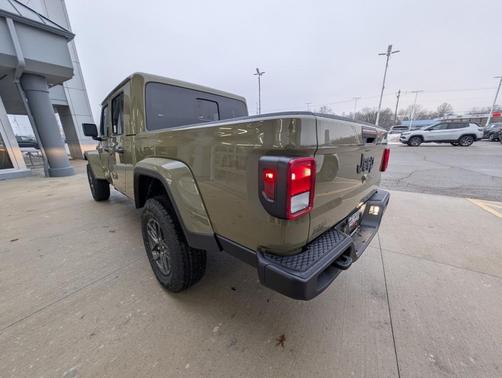 2026 Jeep Gladiator Sport