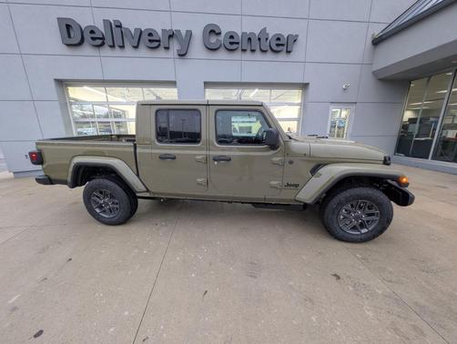 2026 Jeep Gladiator Sport