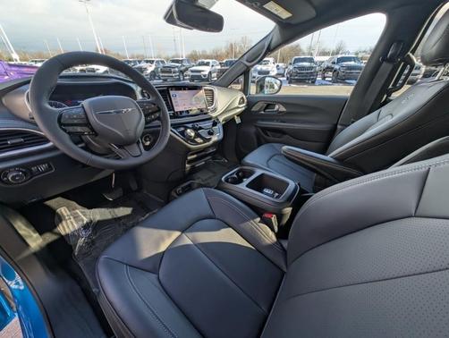 2026 Chrysler Pacifica Select AWD