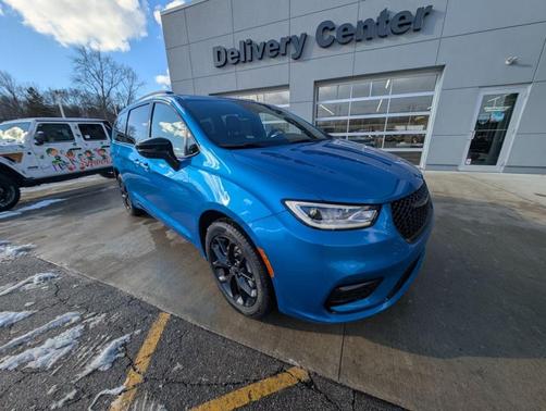 2026 Chrysler Pacifica Select AWD