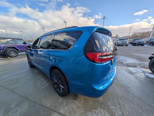 2026 Chrysler Pacifica Select AWD