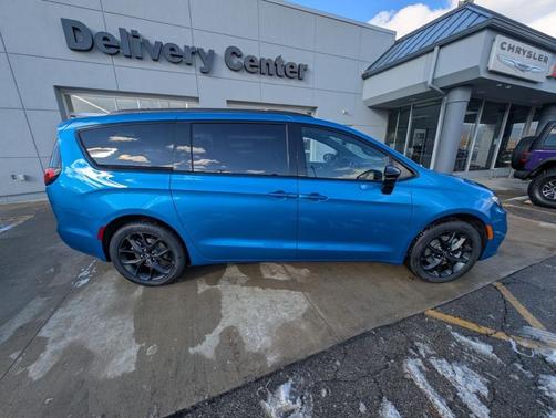 2026 Chrysler Pacifica Select AWD