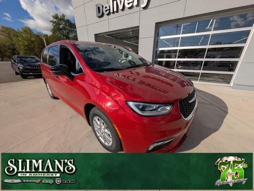 2026 Chrysler Pacifica Select