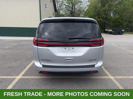 Silver Mist Clearcoat 2023 Chrysler Pacifica Limited