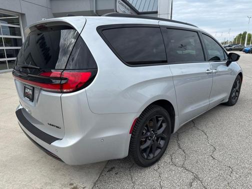 Silver Mist Clearcoat 2023 Chrysler Pacifica Limited